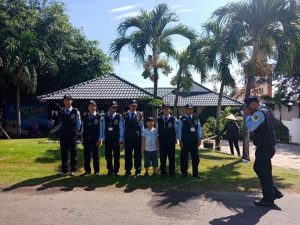 Nhân viên Bảo vệ Cty YUKI SEPPRE 24 cùng học sinh