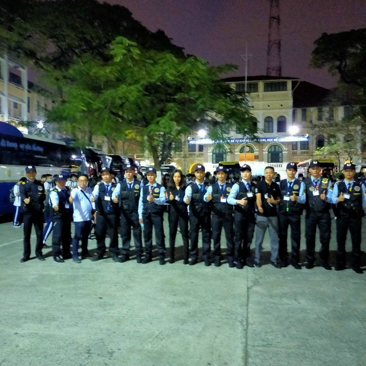 Check in 4:30 tại trường