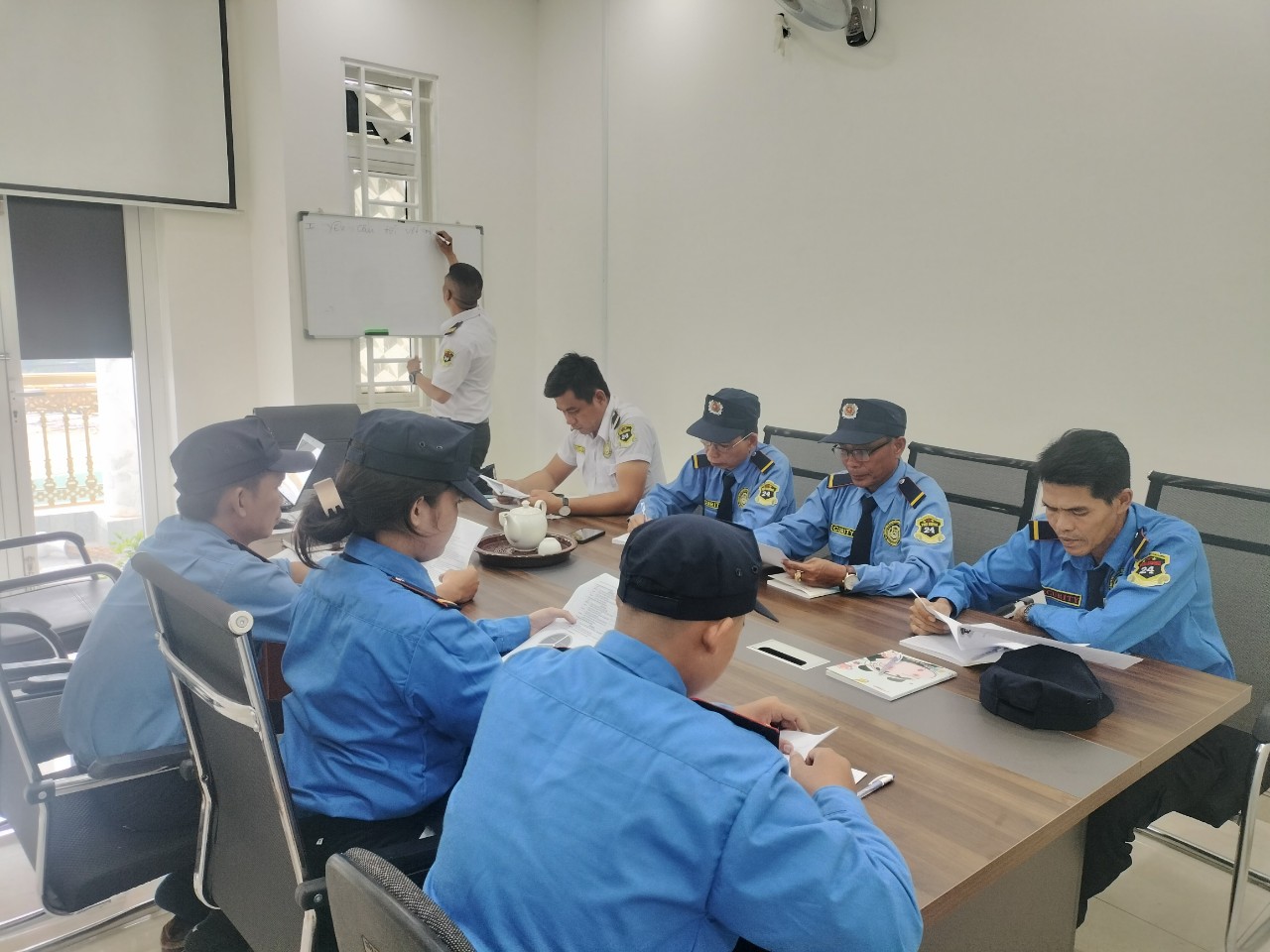 Ban lãnh đạo dày dặn kinh nghiệm