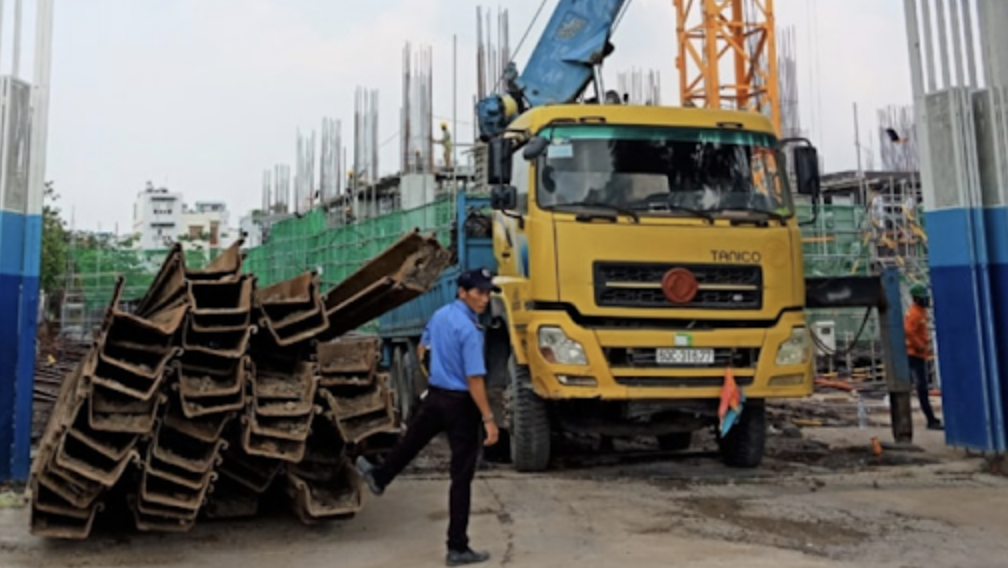 Bảo vệ Yuki Seppre 24 bảo vệ kho, bãi